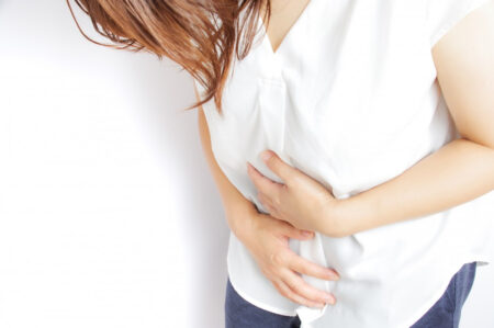 胃潰瘍で吐血した場合の対処方法とは?吐き気やみぞおちの痛みを伴う原因も解説 - 外科DOC - 日帰り手術の名医を中心に掲載