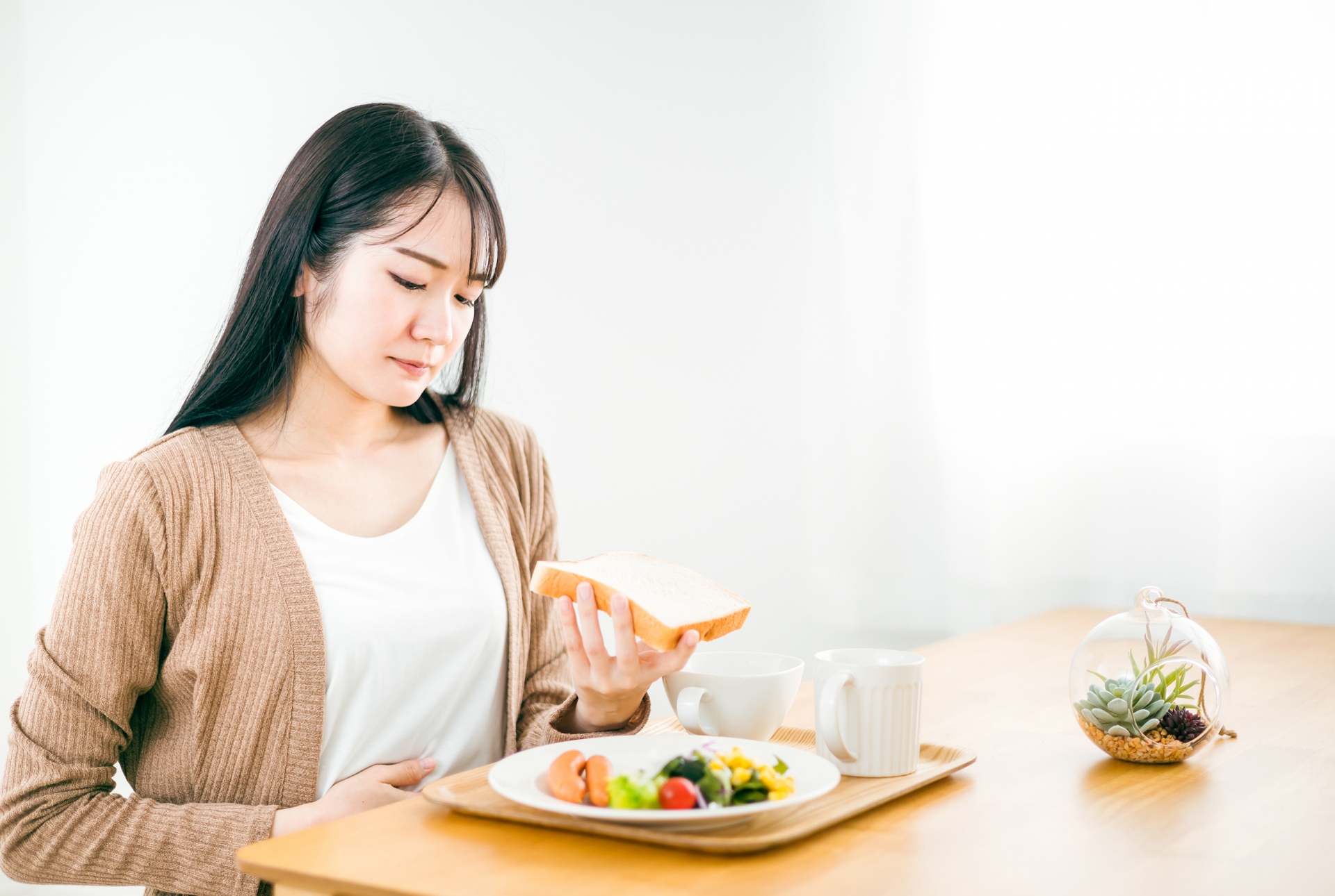 食欲がない女性